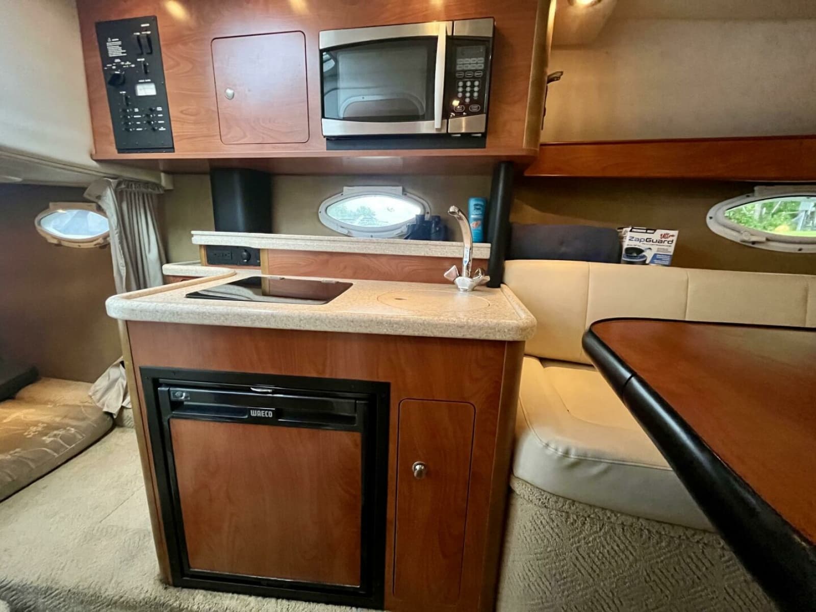 2009 Rinker 260 Express - Photo 17
