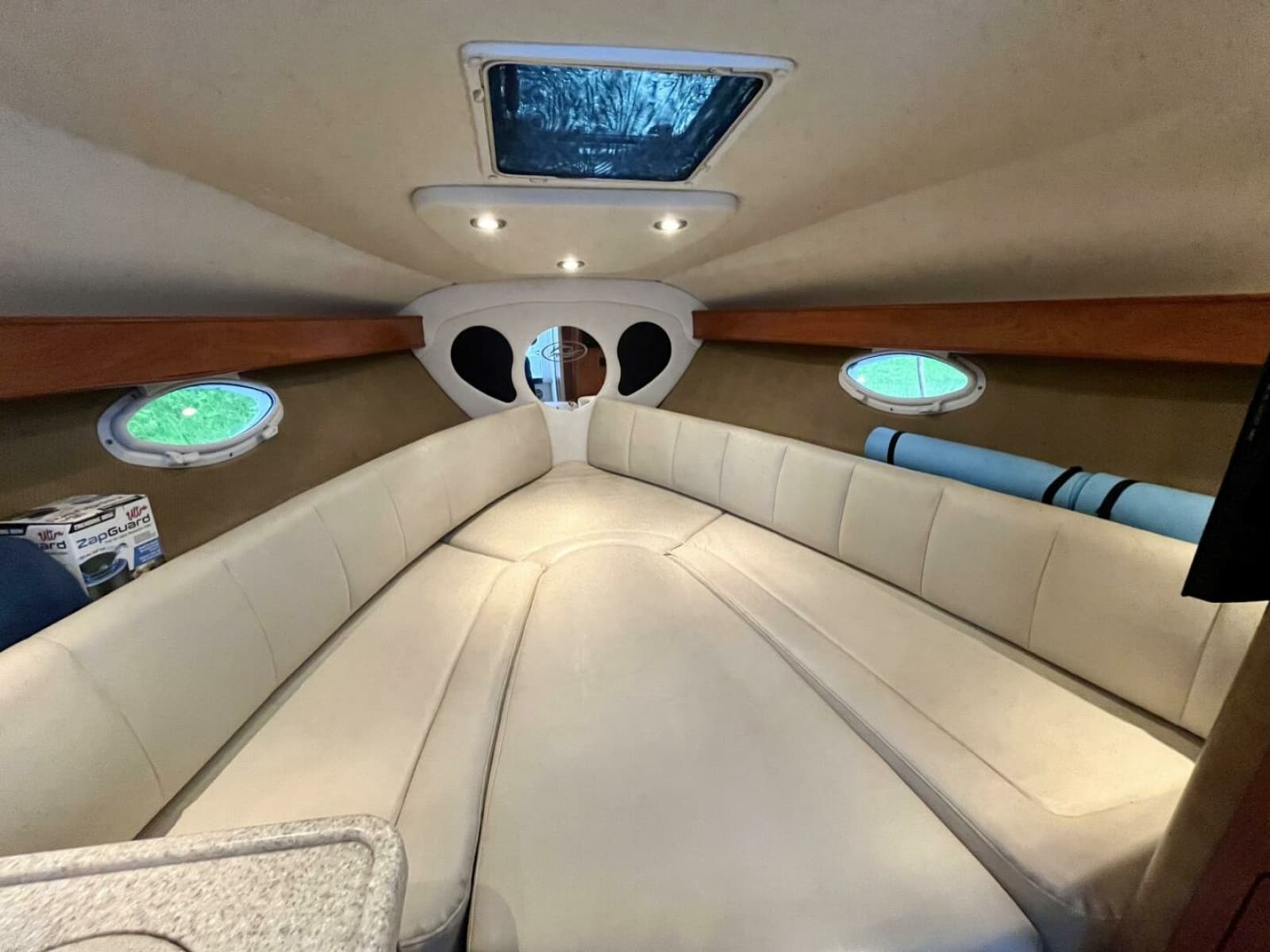 2009 Rinker 260 Express - Photo 21
