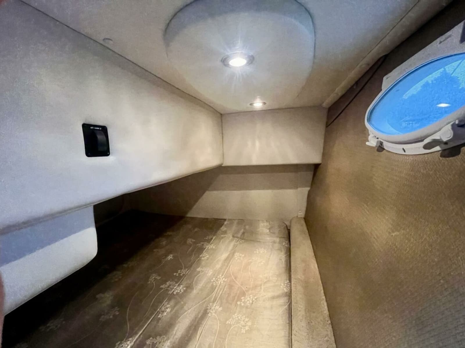 2009 Rinker 260 Express - Photo 22