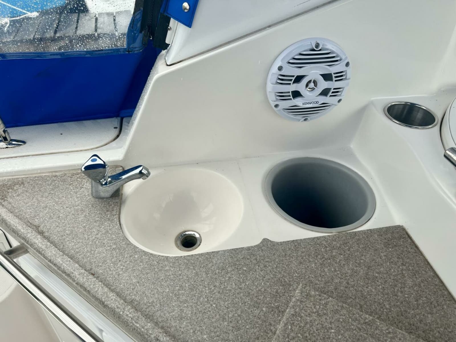 2009 Rinker 260 Express - Photo 8