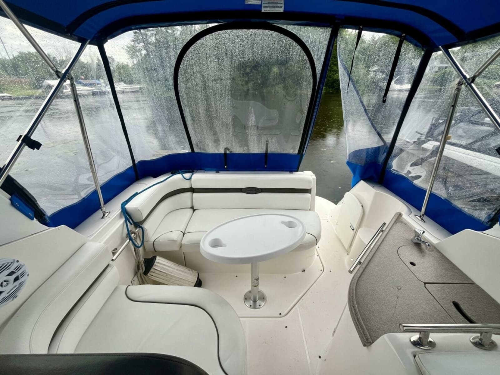 2009 Rinker 260 Express - Photo 9