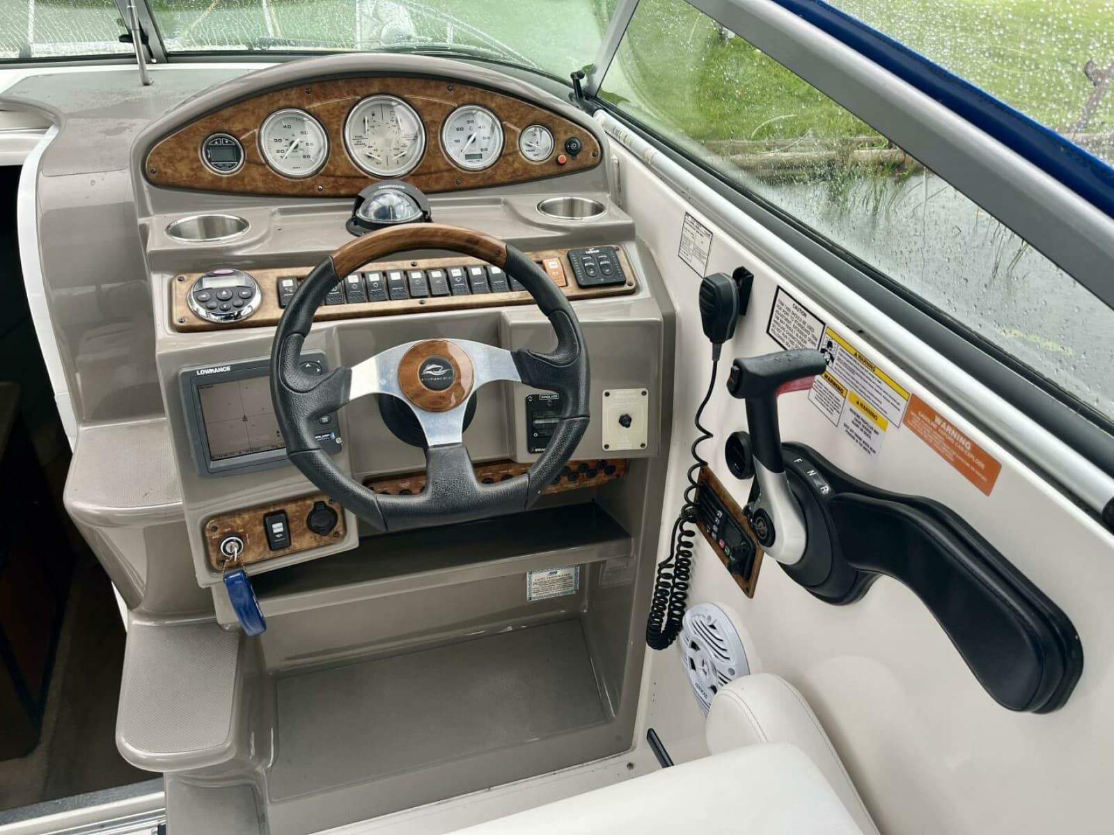 2009 Rinker 260 Express - Photo 13