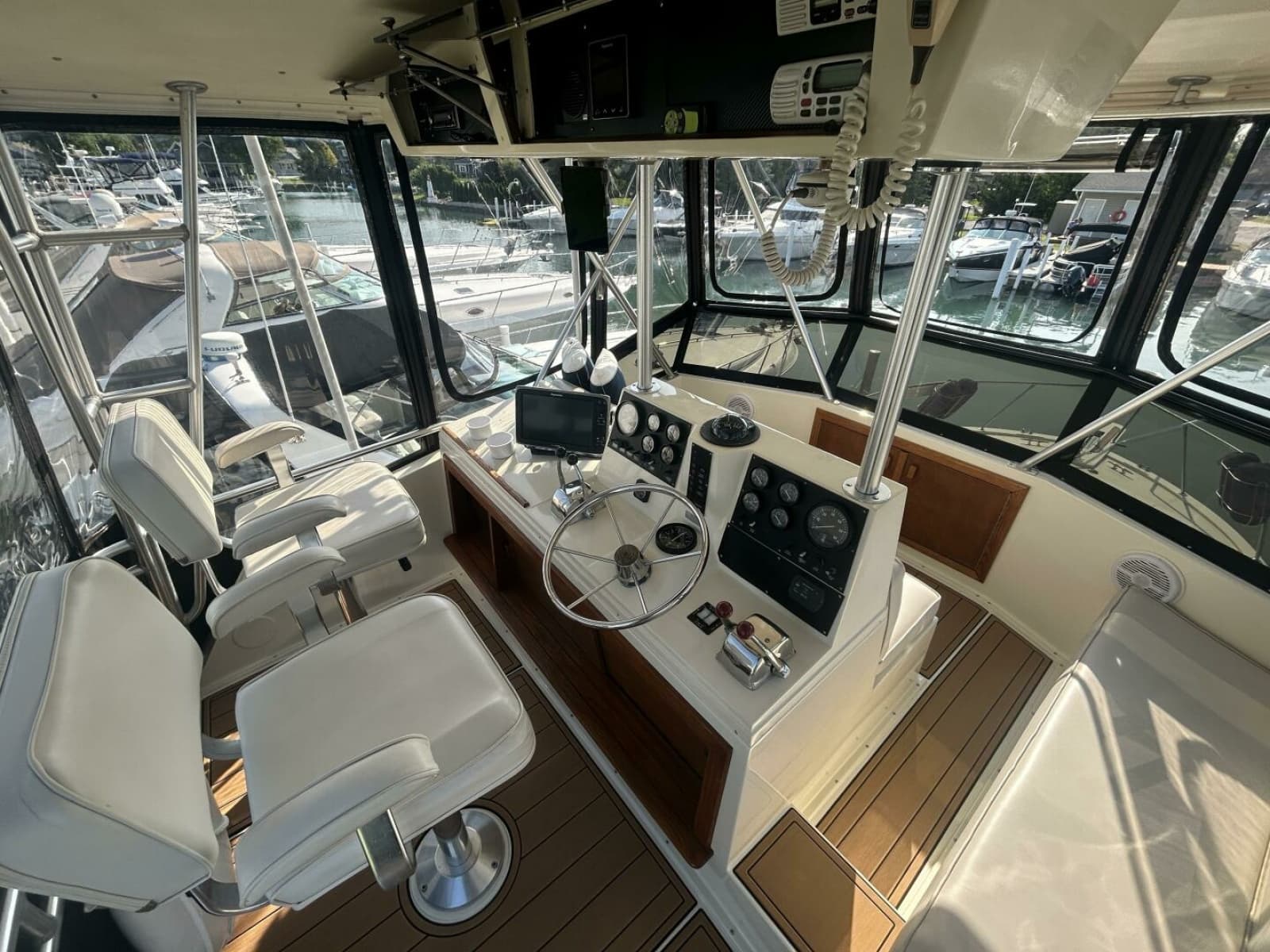 1986 Viking Boats 35 Convertible - Photo 17