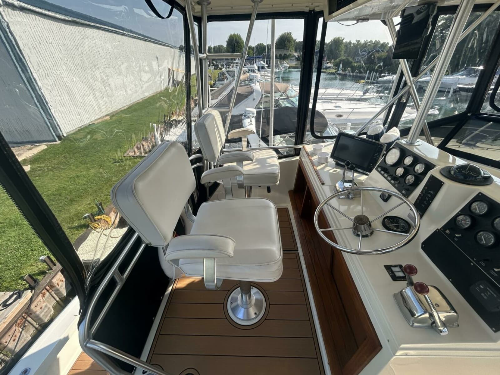 1986 Viking Boats 35 Convertible - Photo 18