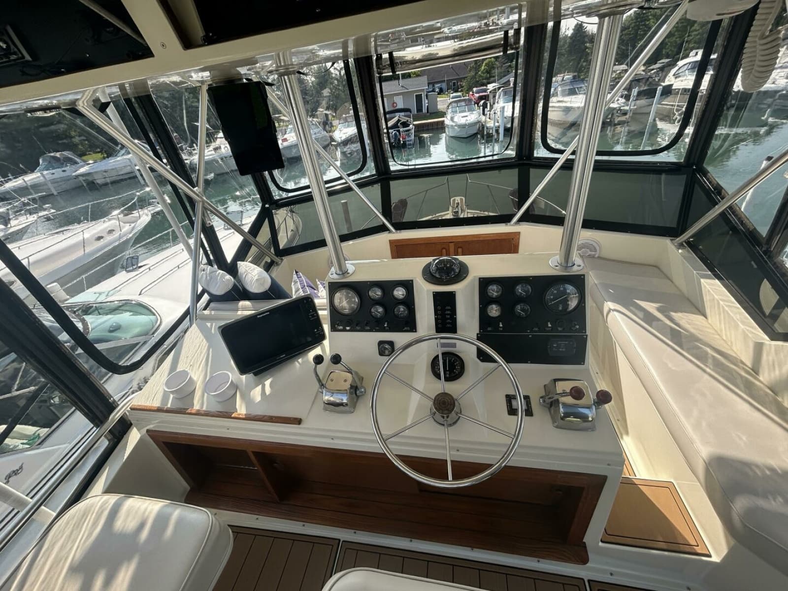 1986 Viking Boats 35 Convertible - Photo 14