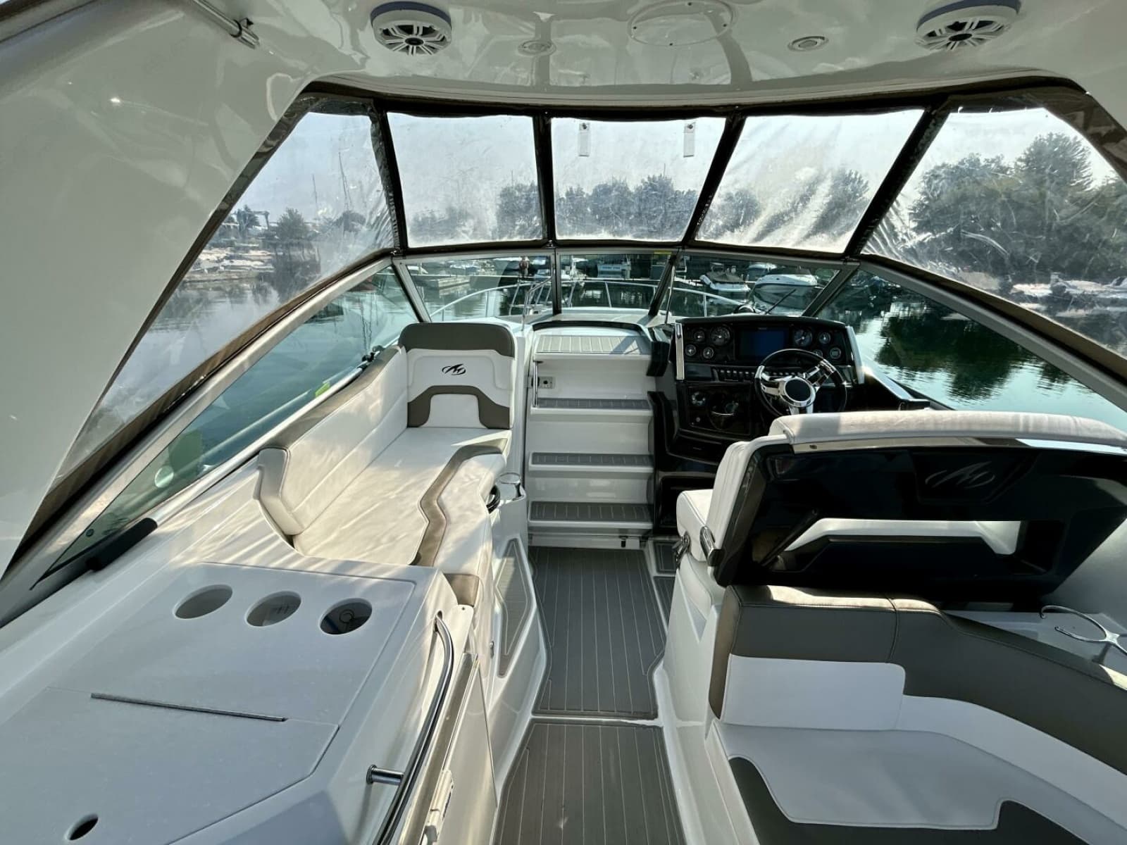 2018 Monterey 295 Sport Yacht - Photo 23