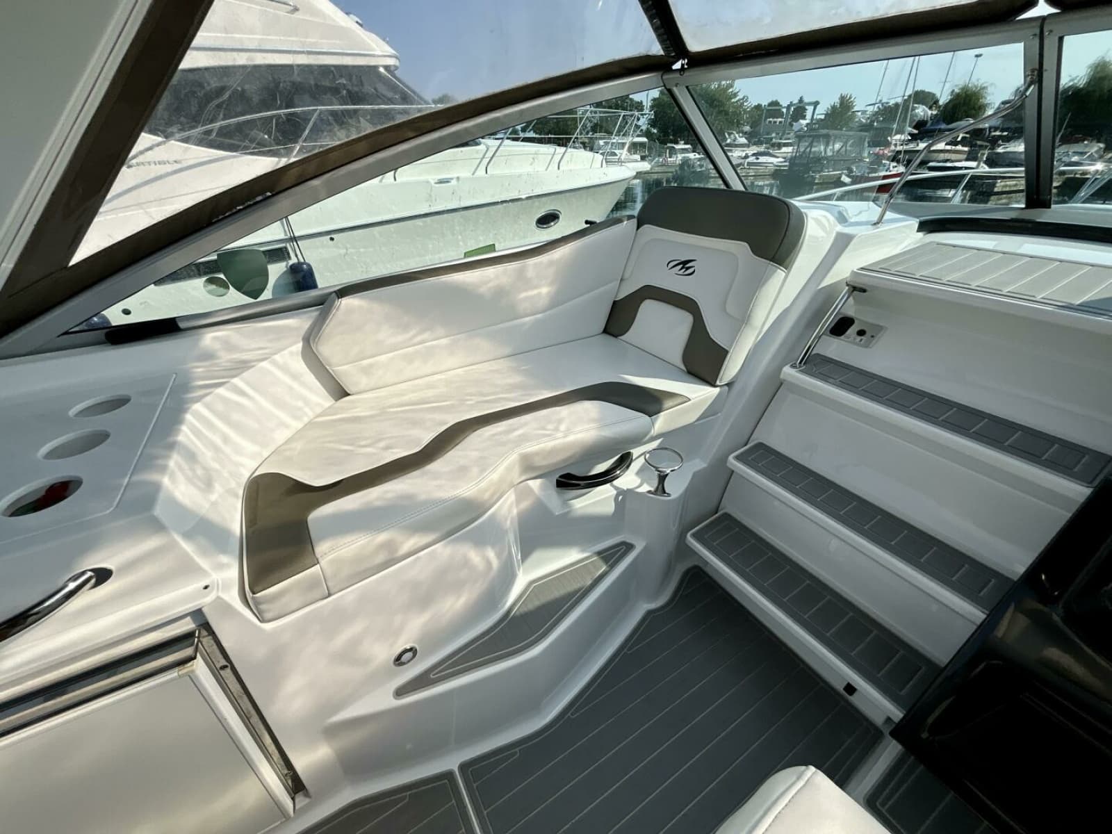 2018 Monterey 295 Sport Yacht - Photo 27