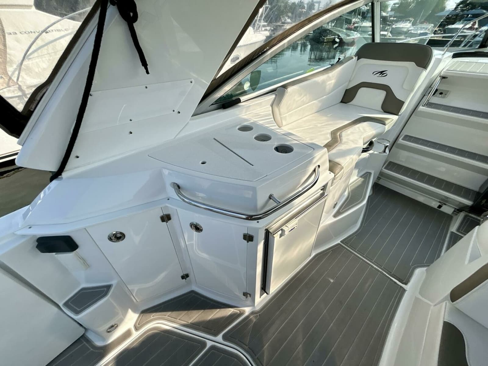2018 Monterey 295 Sport Yacht - Photo 33