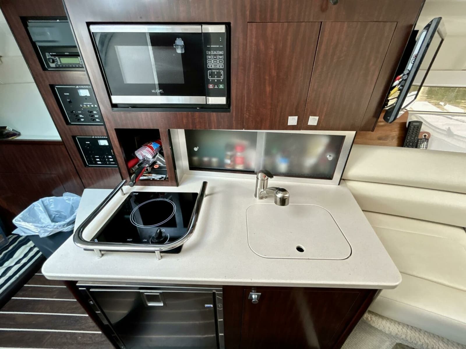 2018 Monterey 295 Sport Yacht - Photo 42