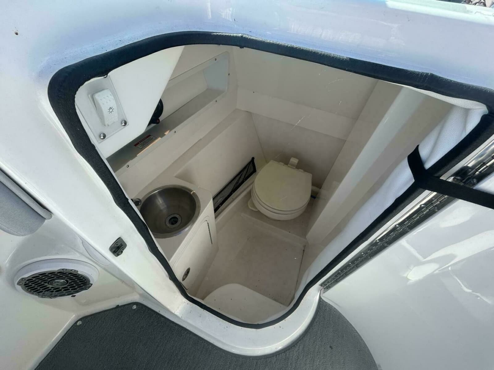 2016 Sea Ray 270 Sundeck - Photo 36