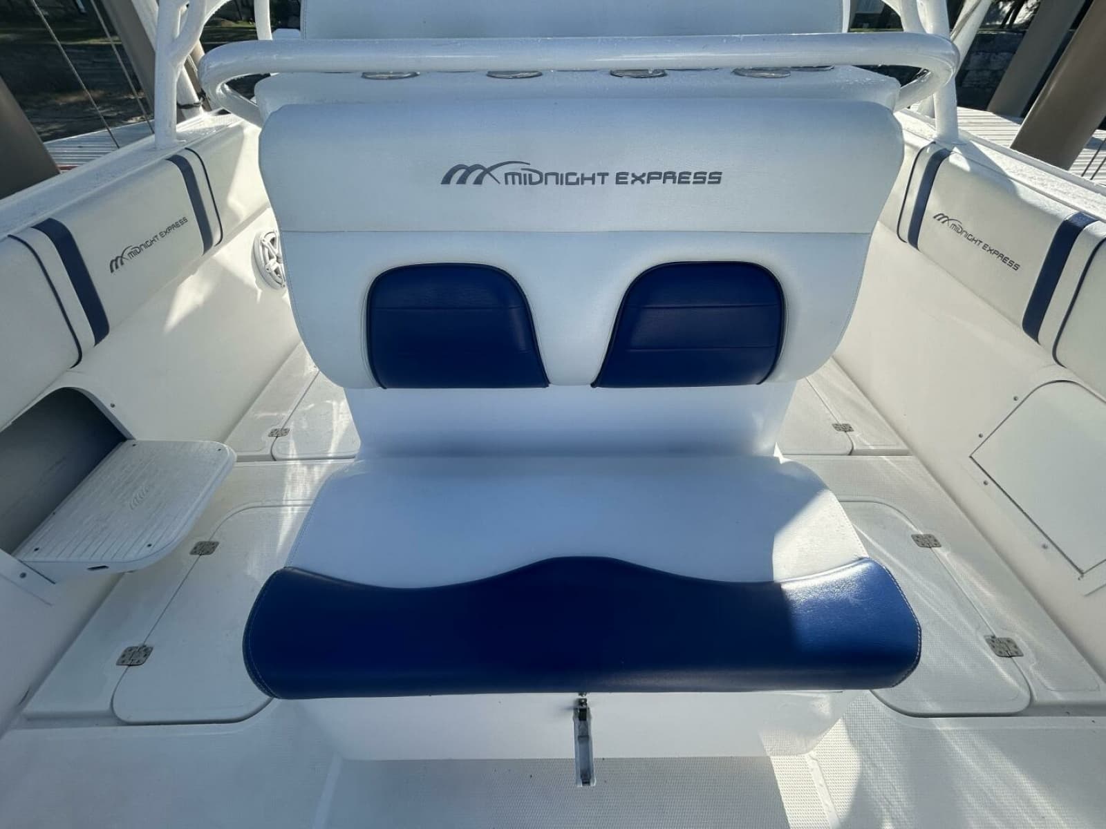 2016 Midnight Express 37 Open - Photo 20