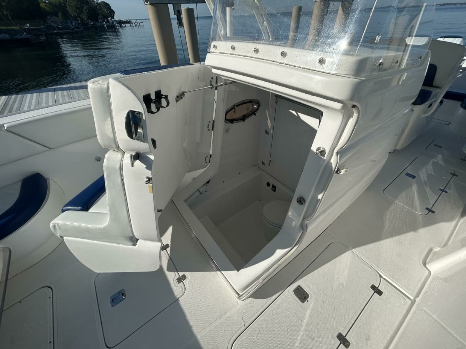 2016 Midnight Express 37 Open - Photo 44
