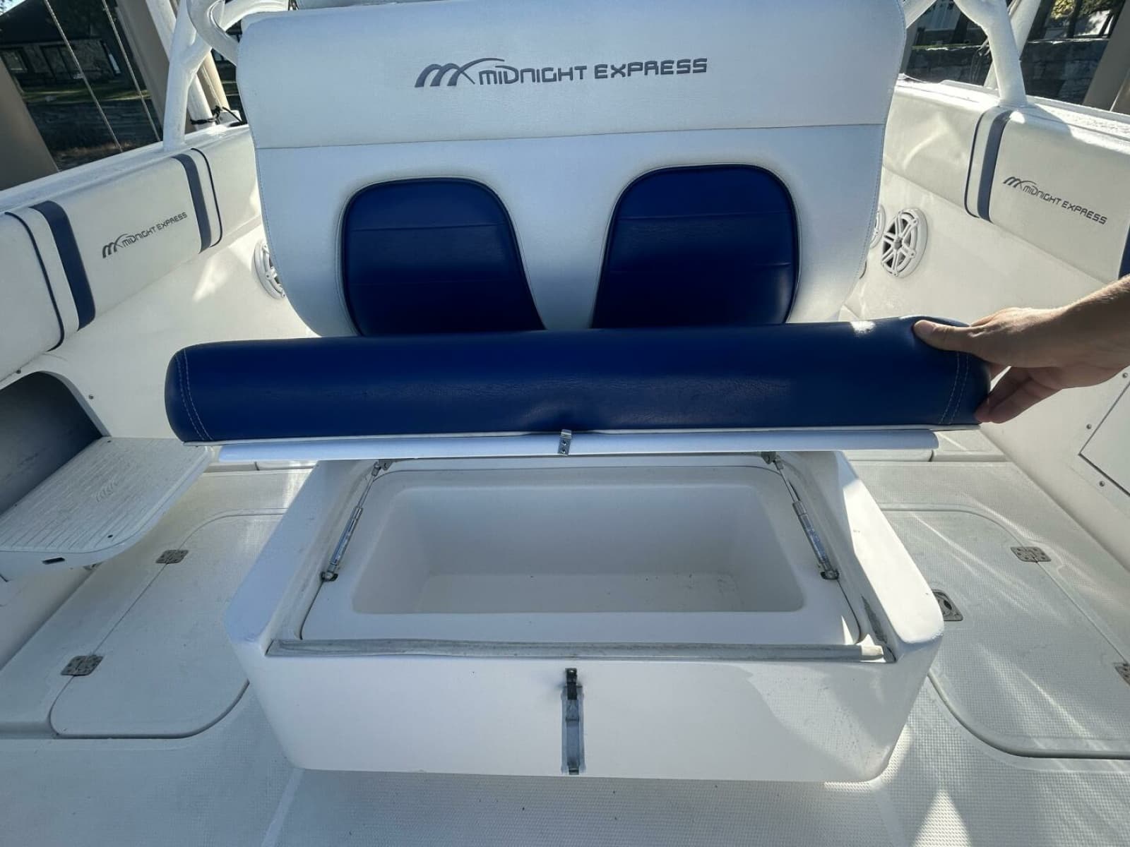 2016 Midnight Express 37 Open - Photo 64