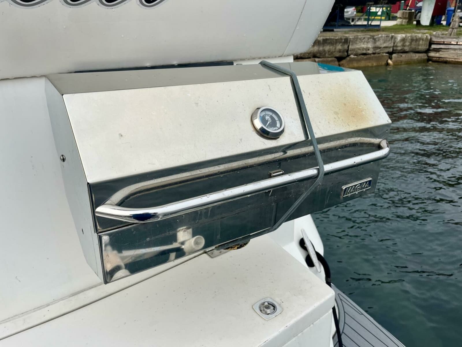 2005 Cruisers Yachts 405 Express Motor Yacht - Photo 11