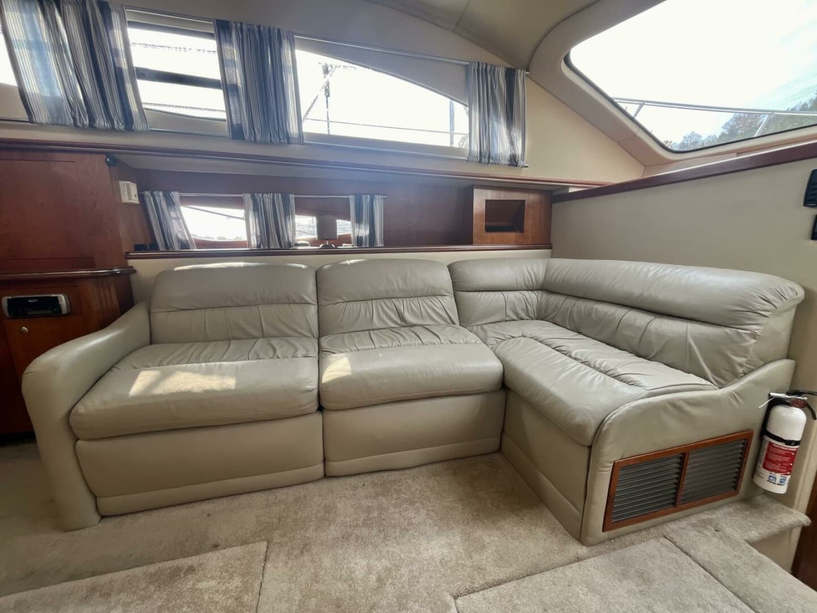 2005 Cruisers Yachts 405 Express Motor Yacht - Photo 36