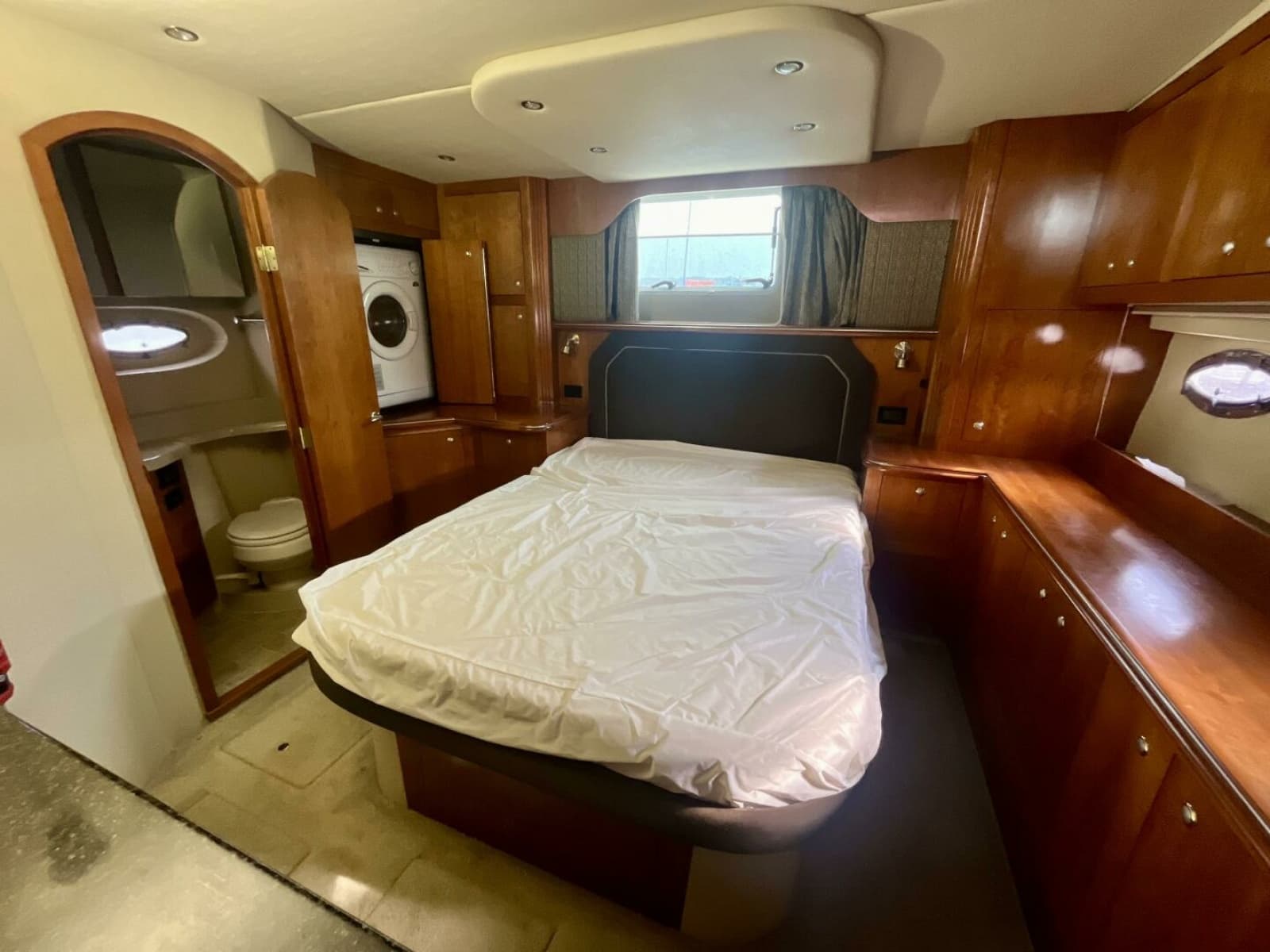 2005 Cruisers Yachts 405 Express Motor Yacht - Photo 40
