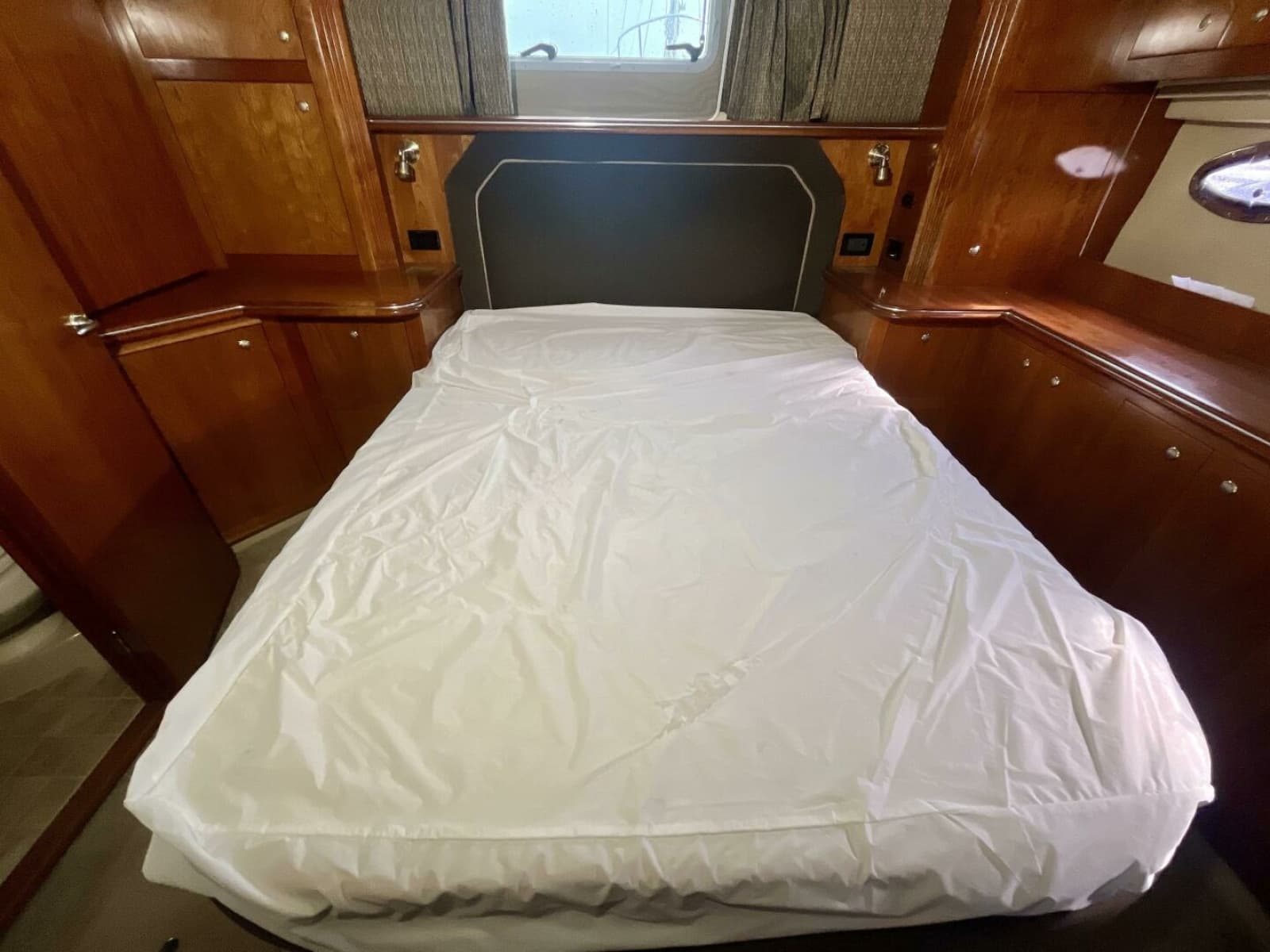 2005 Cruisers Yachts 405 Express Motor Yacht - Photo 42