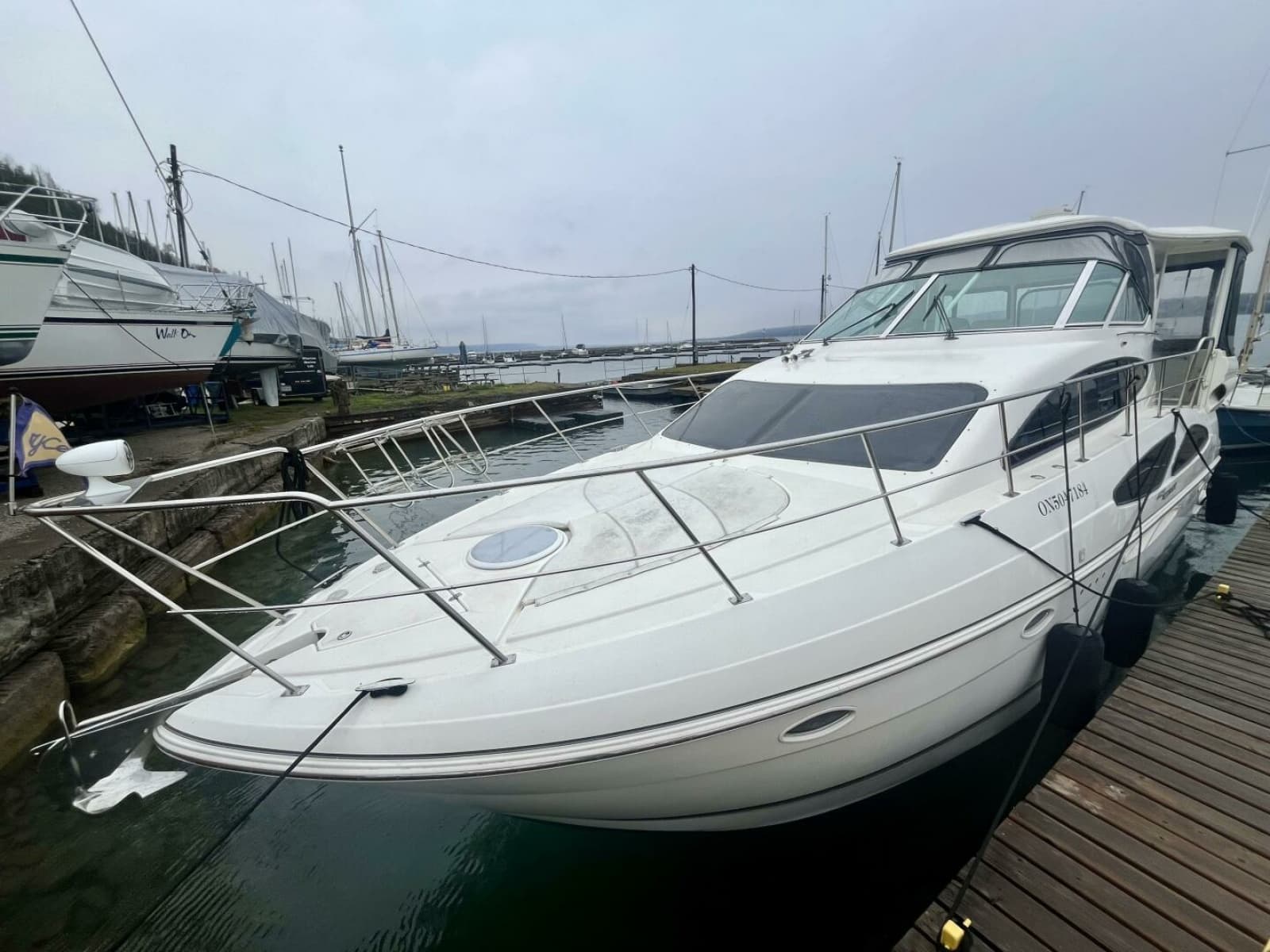 2005 Cruisers Yachts 405 Express Motor Yacht - Photo 4