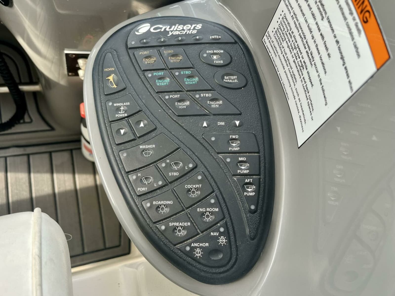 2005 Cruisers Yachts 405 Express Motor Yacht - Photo 24