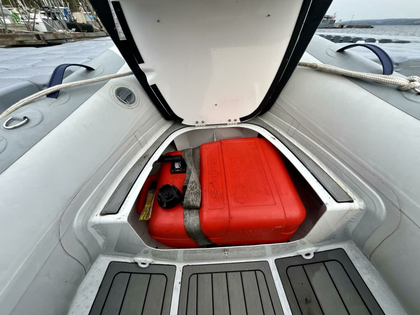2005 Cruisers Yachts 405 Express Motor Yacht - Photo 65