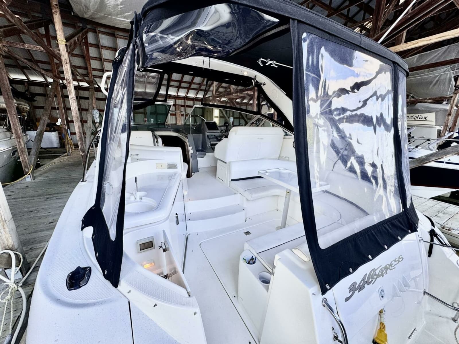 2006 Cruisers Yachts 340 Express - Photo 11