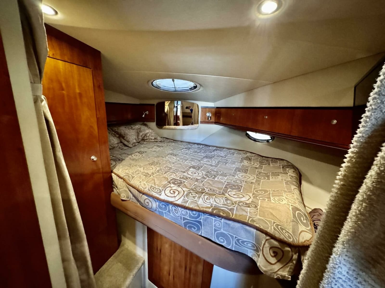 2006 Cruisers Yachts 340 Express - Photo 26