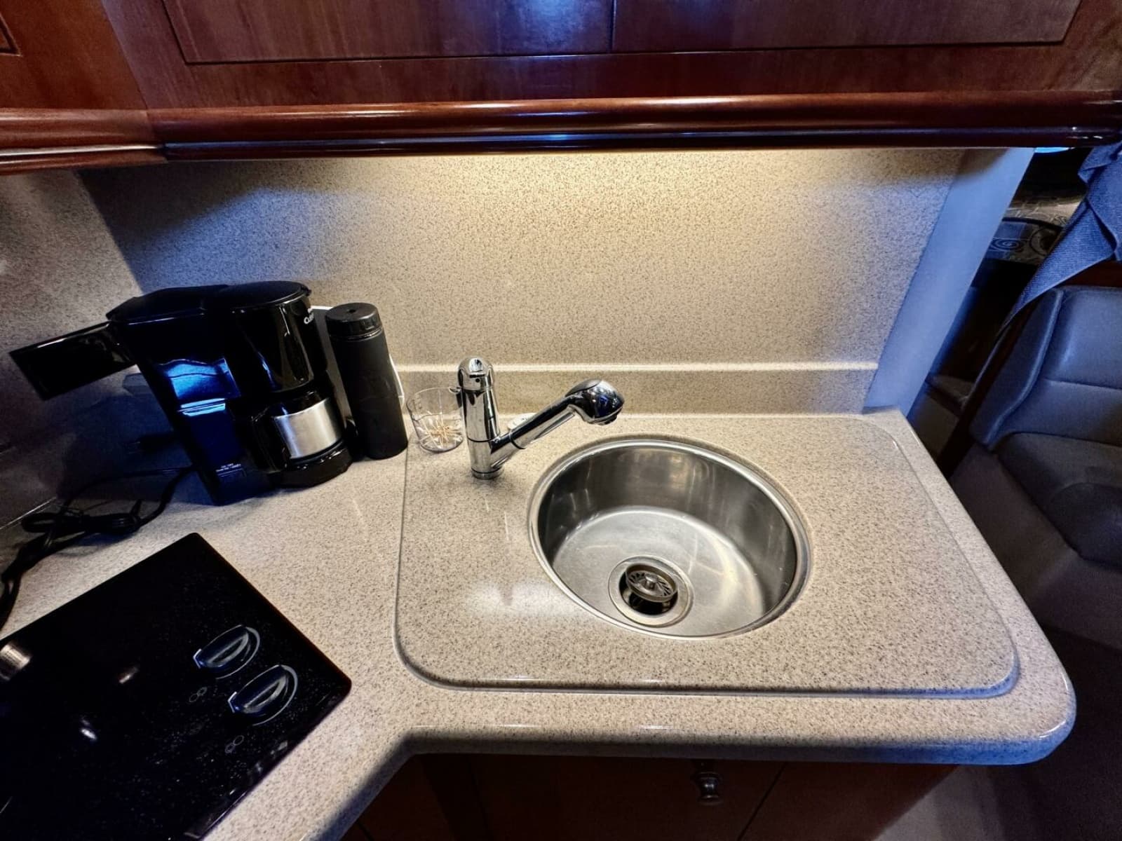 2006 Cruisers Yachts 340 Express - Photo 35