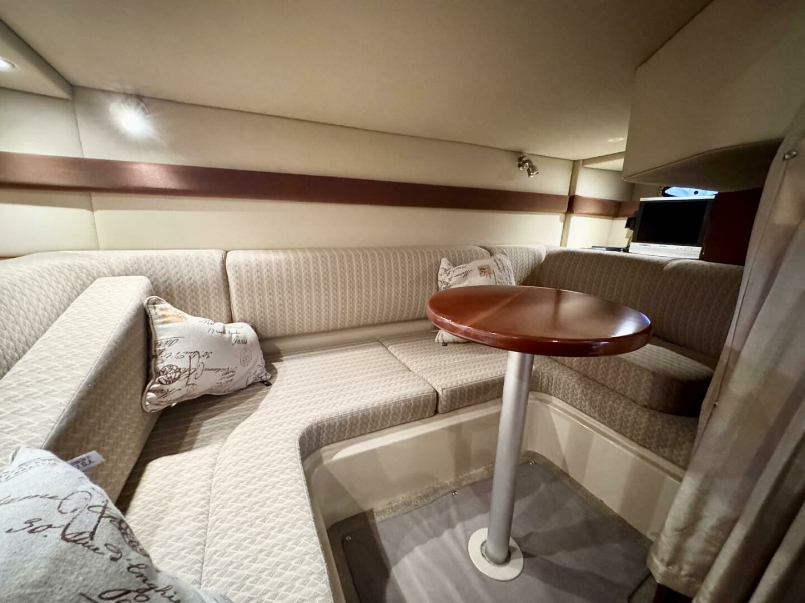 2006 Cruisers Yachts 340 Express - Photo 37