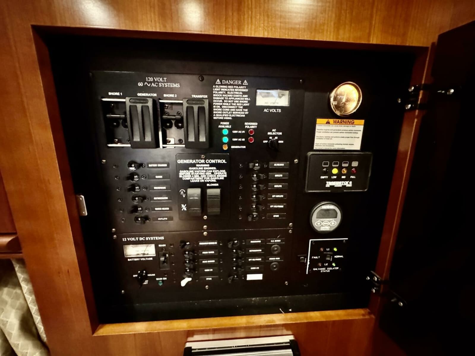 2006 Cruisers Yachts 340 Express - Photo 39