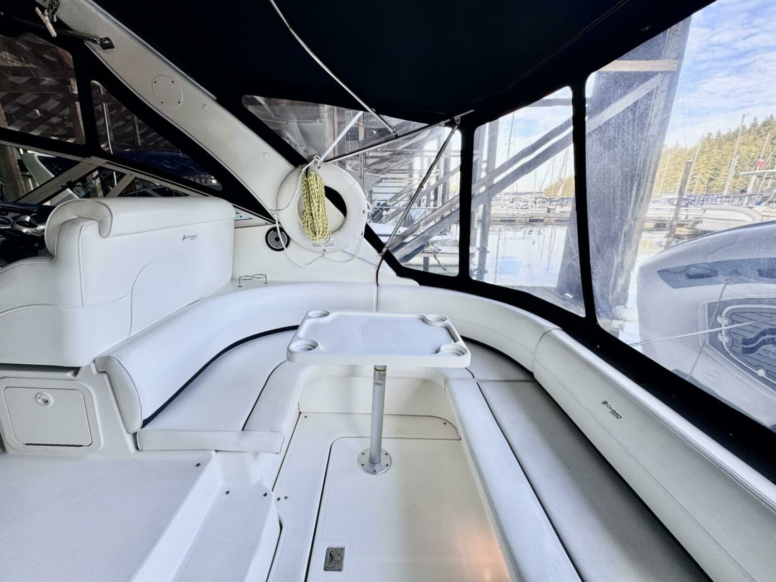 2006 Cruisers Yachts 340 Express - Photo 12