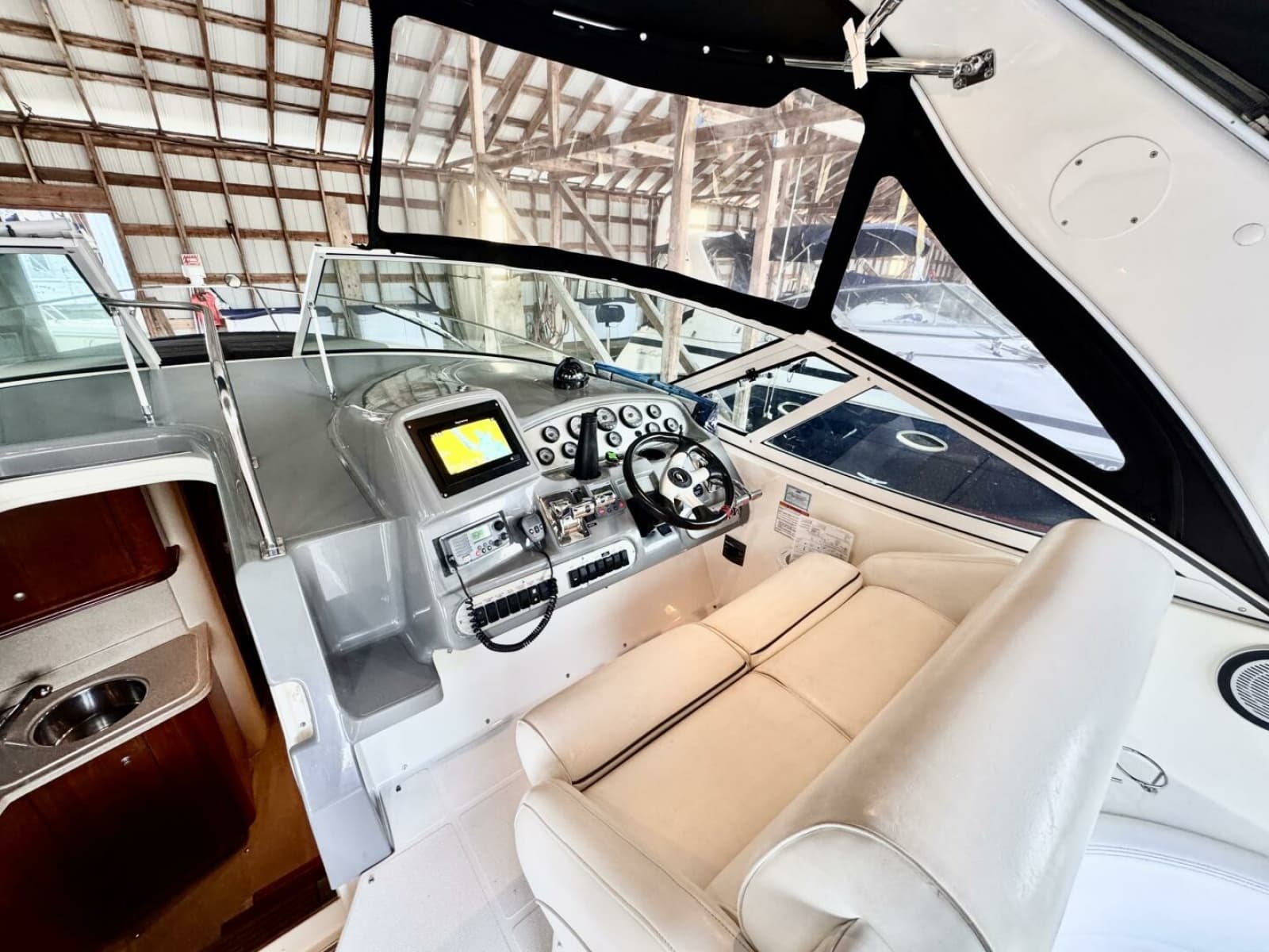 2006 Cruisers Yachts 340 Express - Photo 18