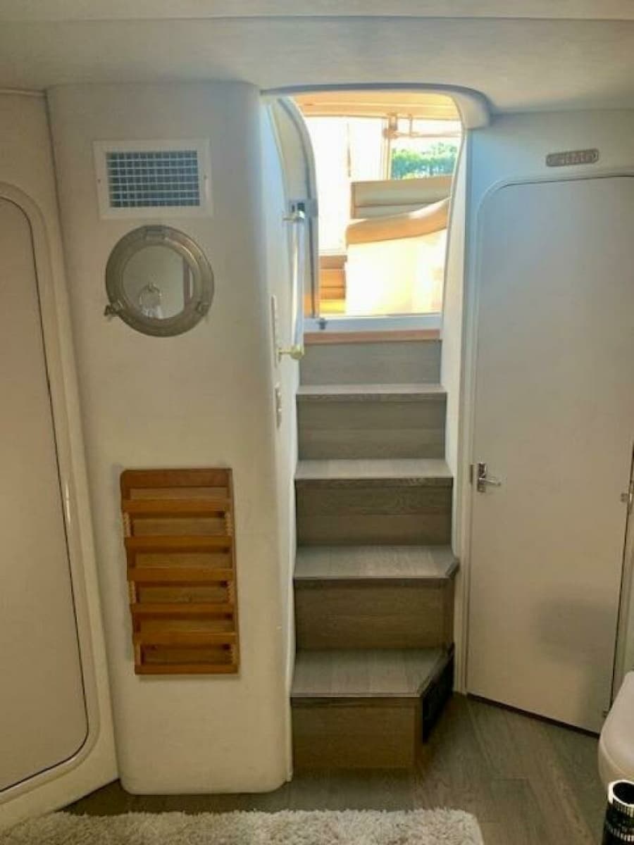 1998 Cruisers Yachts 3870 Express - Photo 10