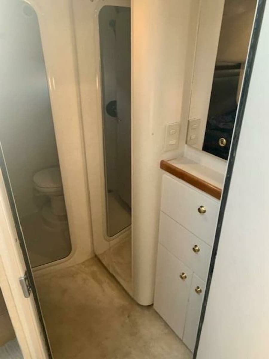 1998 Cruisers Yachts 3870 Express - Photo 14