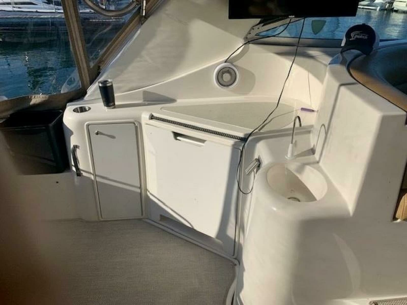 1998 Cruisers Yachts 3870 Express - Photo 4