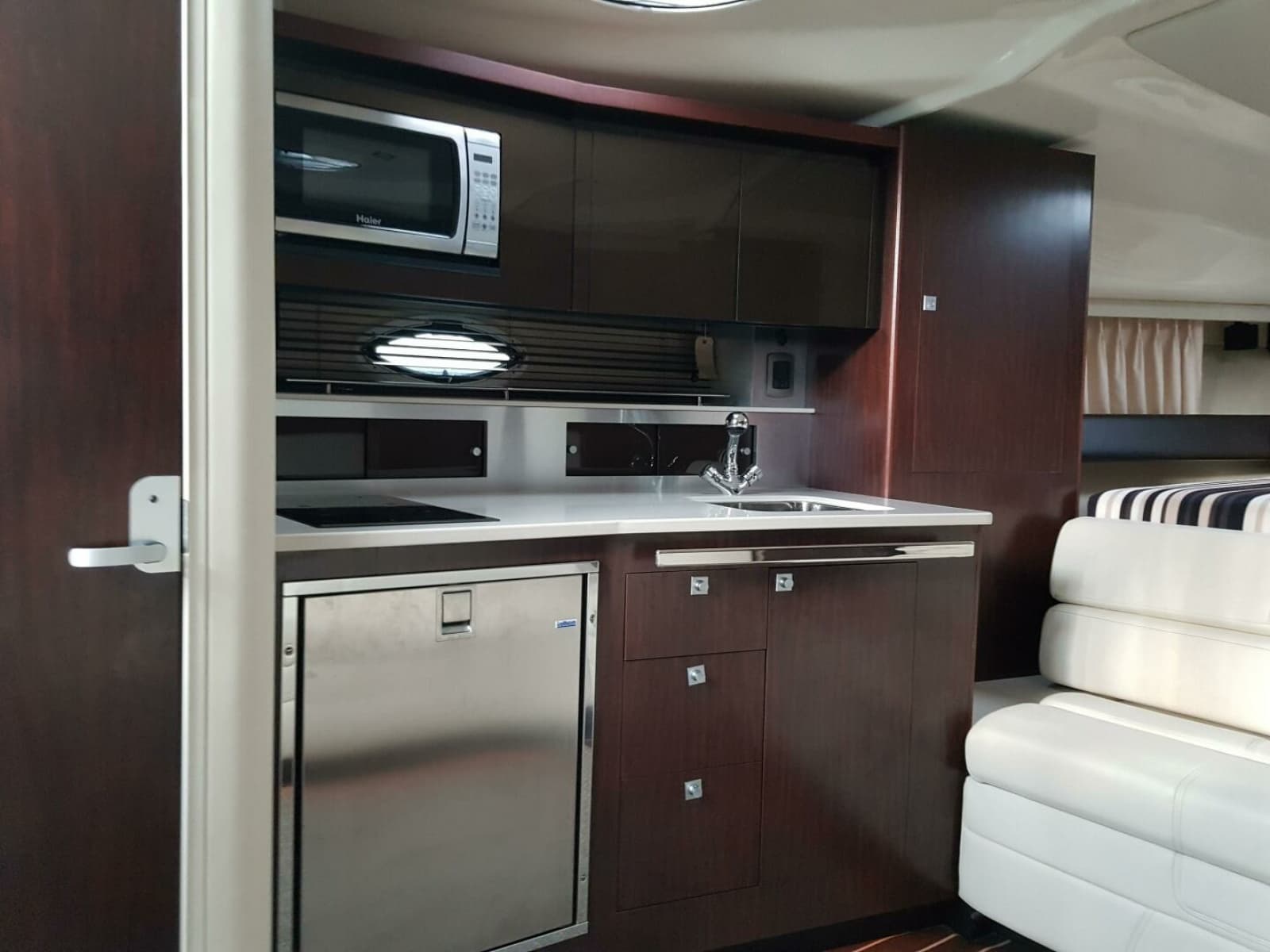 2013 Monterey 340 Sport Yacht - Photo 7
