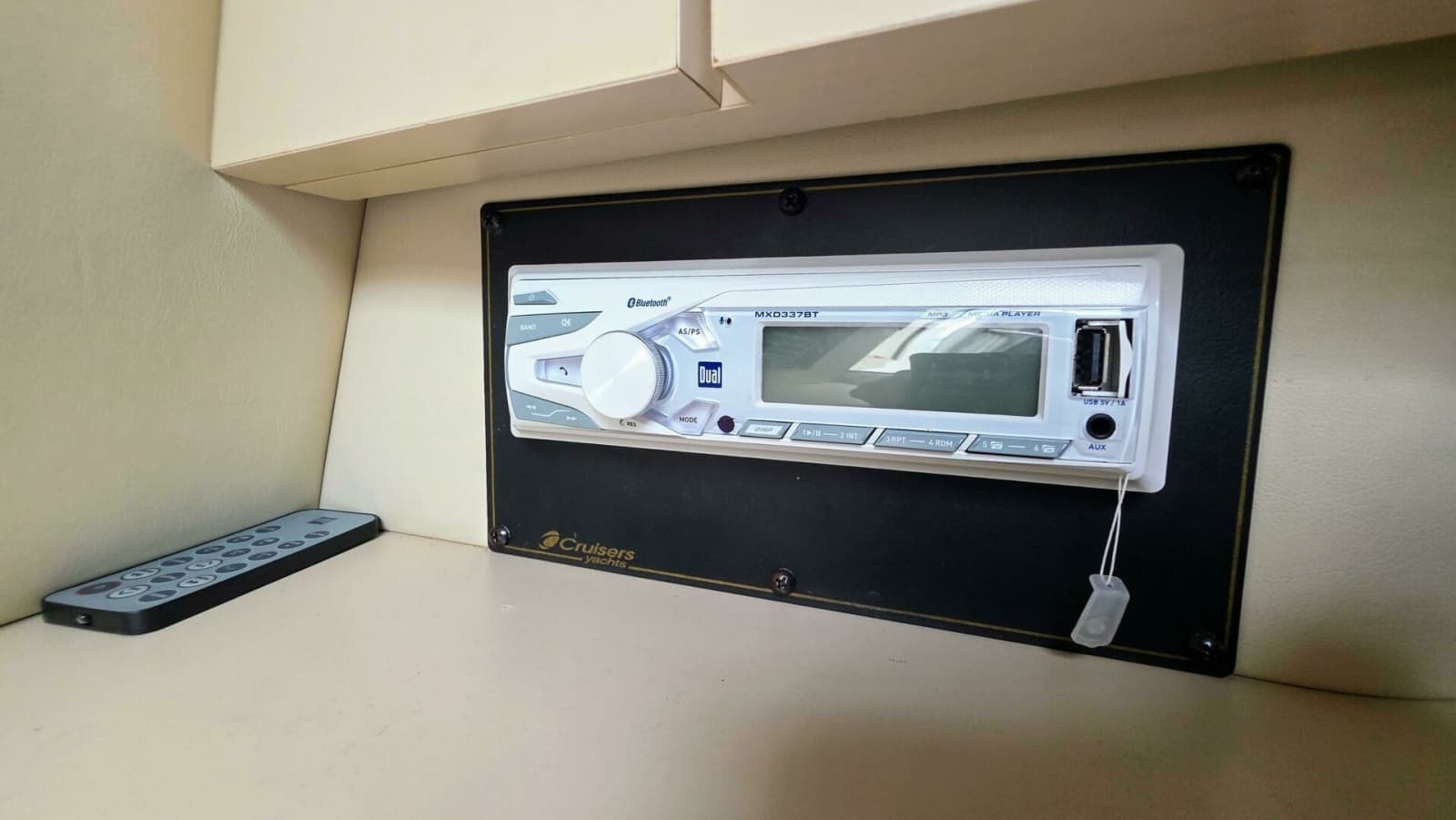 1999 Cruisers Yachts 3375 Esprit - Photo 40