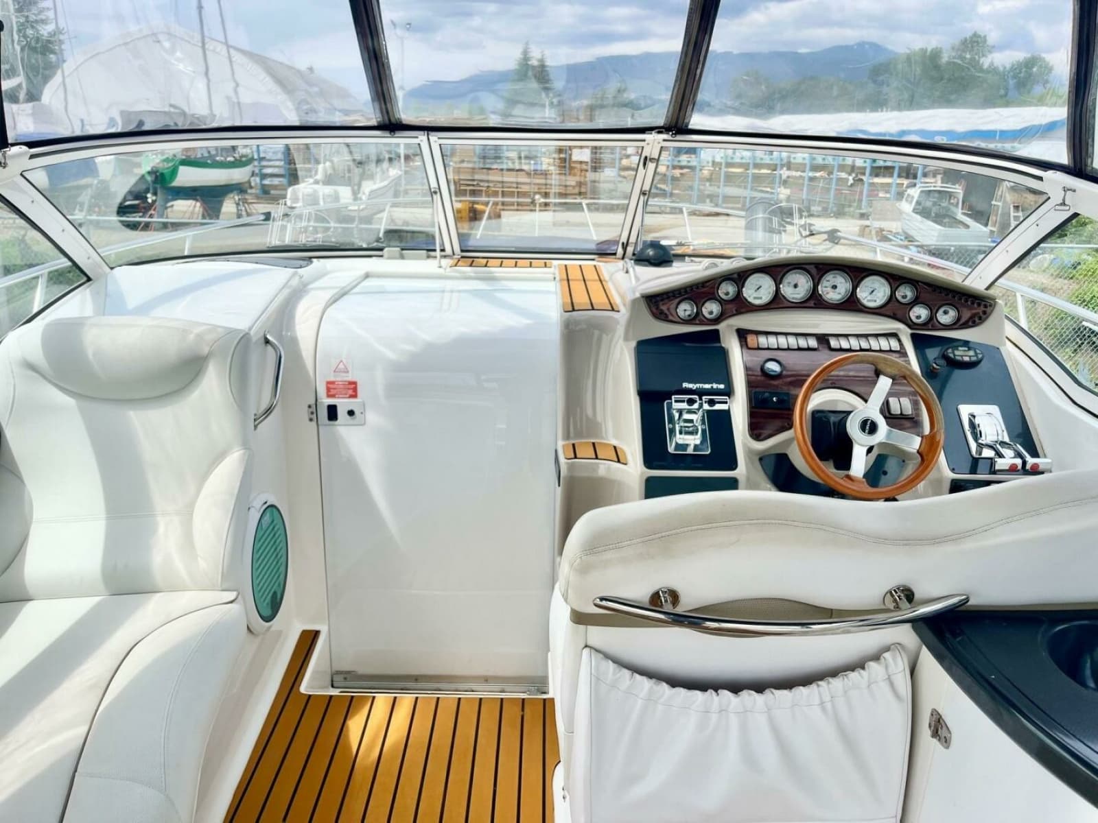 2006 Doral 330SE - Photo 8