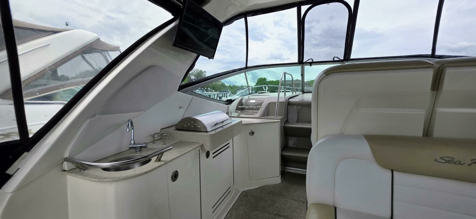 2009 Sea Ray 310 Sundancer - Photo 12