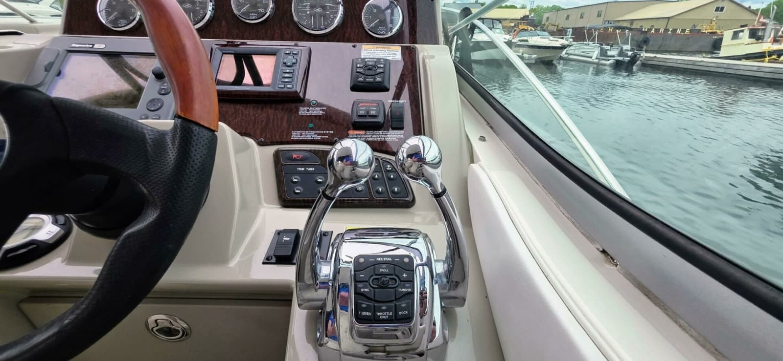 2009 Sea Ray 310 Sundancer - Photo 16