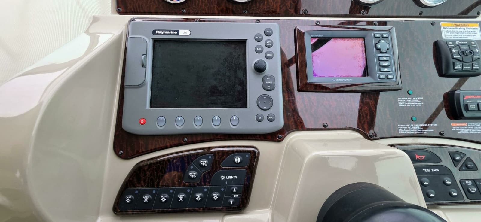 2009 Sea Ray 310 Sundancer - Photo 17