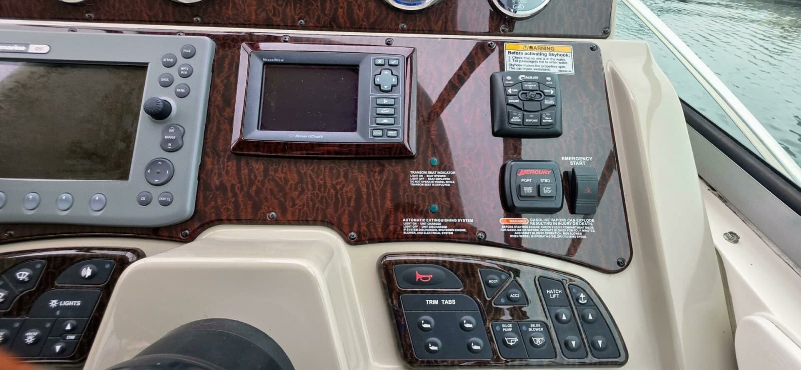 2009 Sea Ray 310 Sundancer - Photo 18