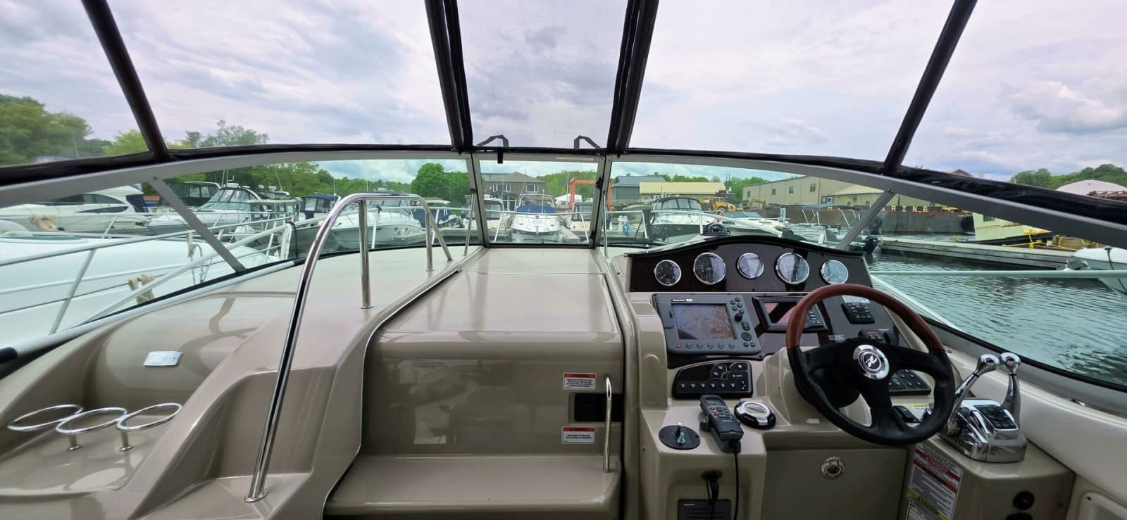 2009 Sea Ray 310 Sundancer - Photo 19