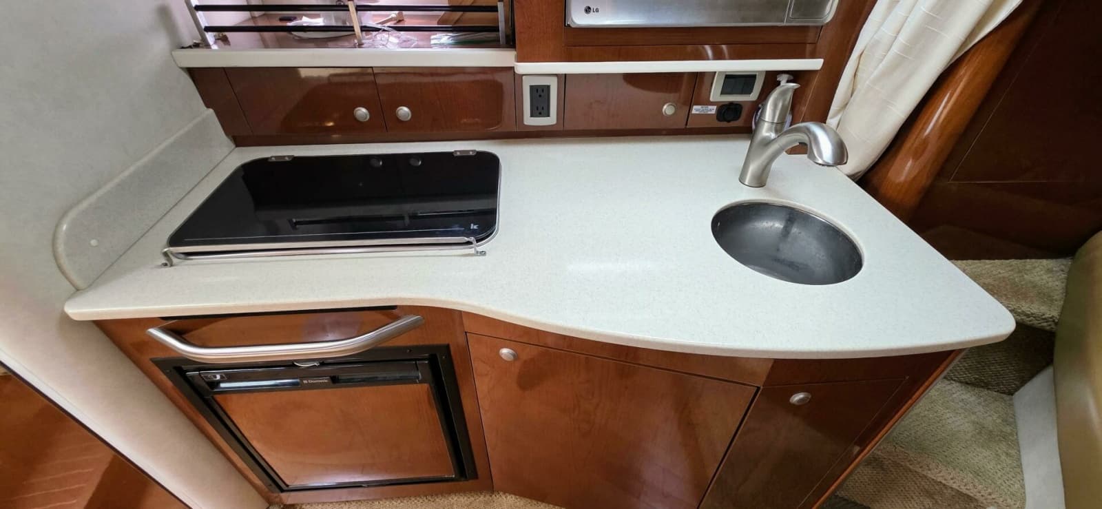 2009 Sea Ray 310 Sundancer - Photo 23
