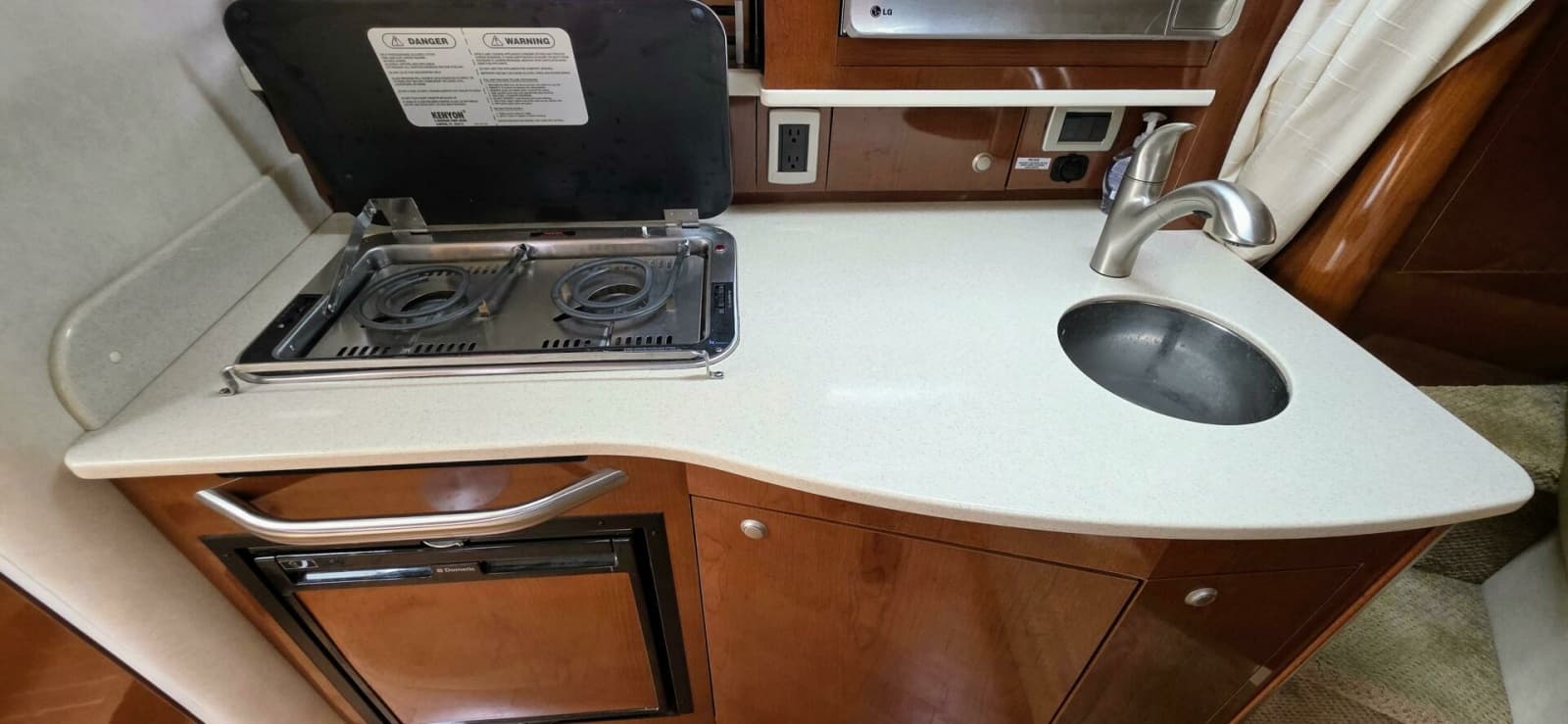 2009 Sea Ray 310 Sundancer - Photo 24