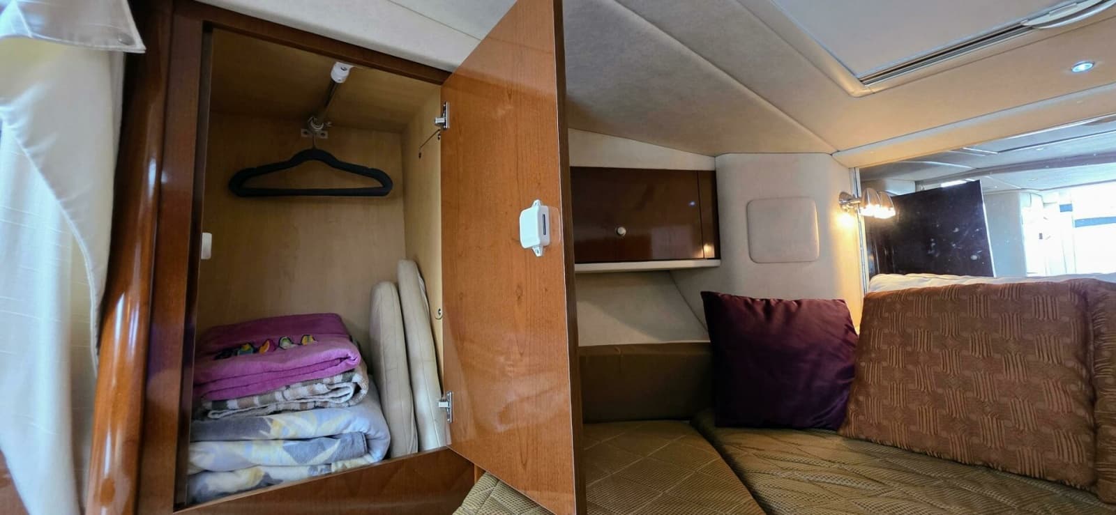 2009 Sea Ray 310 Sundancer - Photo 28
