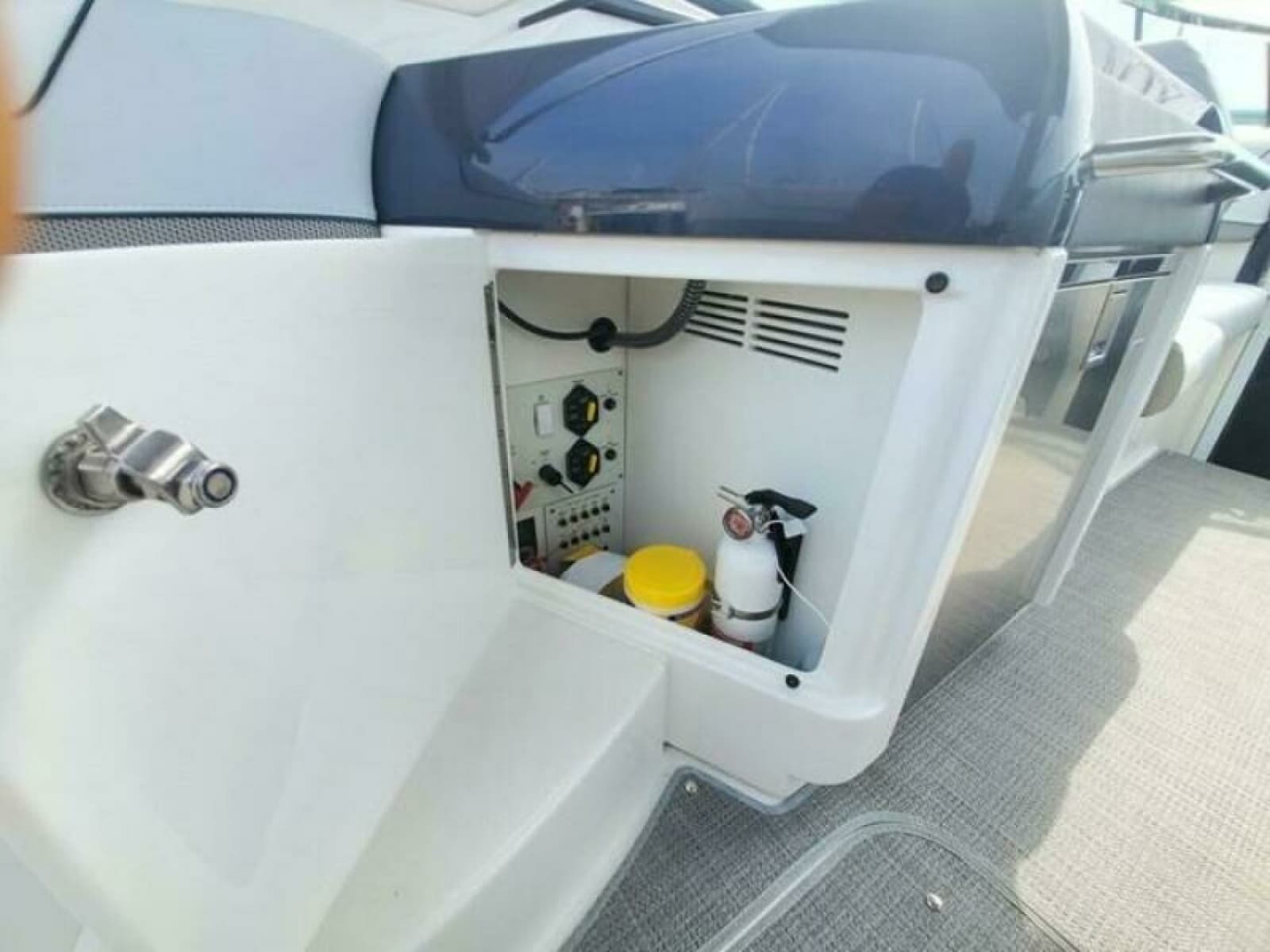 2017 Formula 310SS - Photo 25