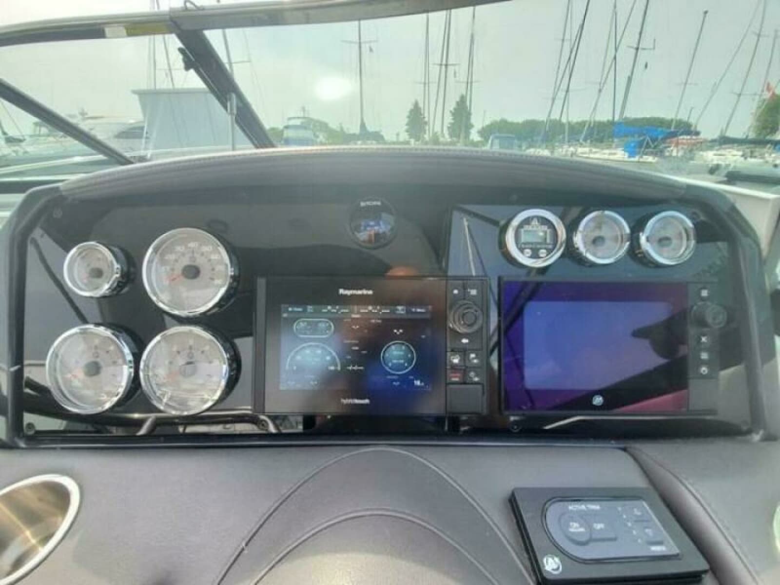 2017 Formula 310SS - Photo 32