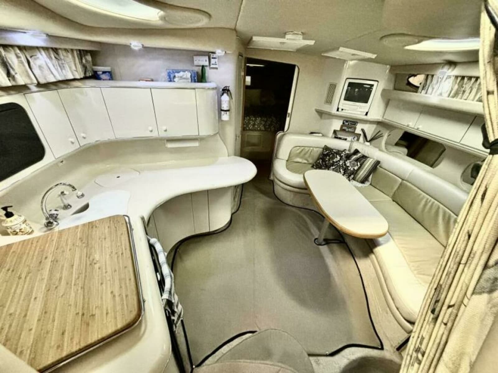 1995 Sea Ray 370 Sundancer - Photo 22