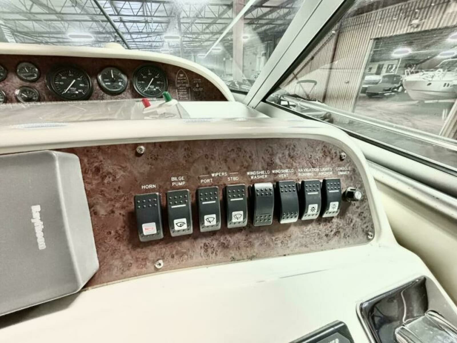 1995 Sea Ray 370 Sundancer - Photo 21