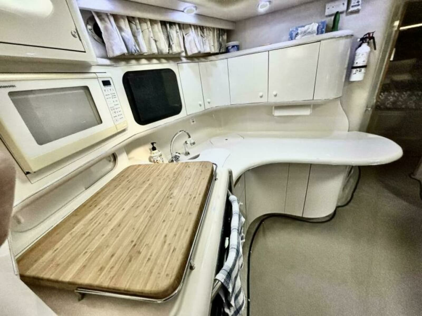 1995 Sea Ray 370 Sundancer - Photo 23
